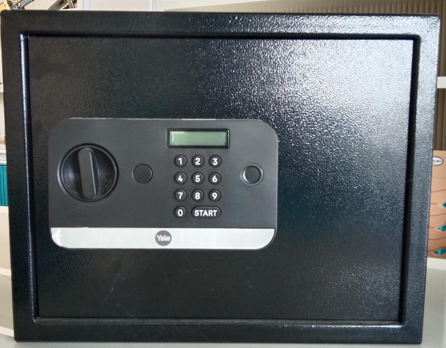 YALE STELLER/300/DB2